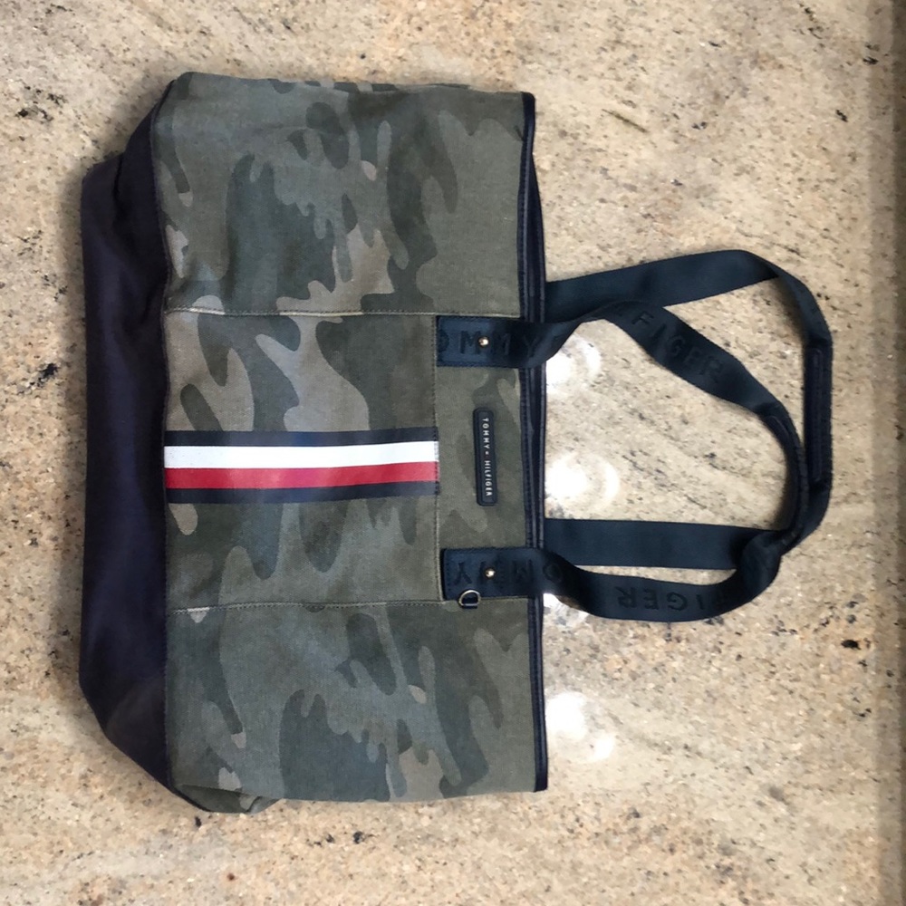 Camo Tommy Hilfiger tote bag